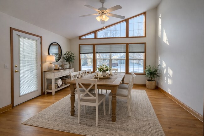 Foto del edificio - Spacious 3BR/3BA Condo with Finished Basement + 2-Car Garage — Available Now