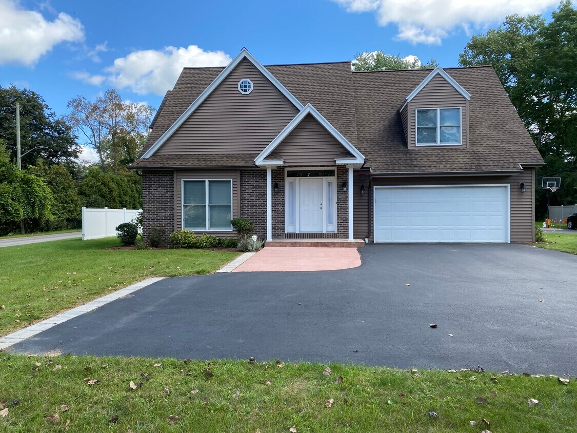 372 Jefferson Ave, Fairport, NY 14450 Townhome Rentals in Fairport NY