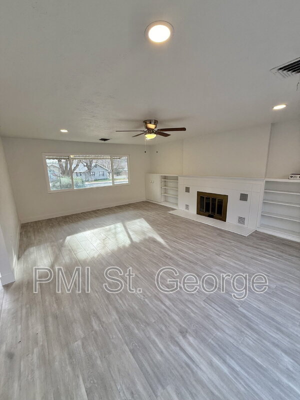 Building Photo - 288 W Diagonal