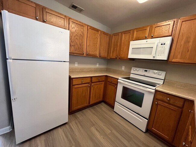 Foto del edificio - 2 bedroom 2.5 bath townhome in Spring Lakes