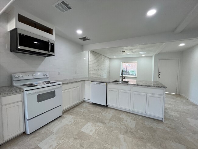 Building Photo - 12829 High Star Dr