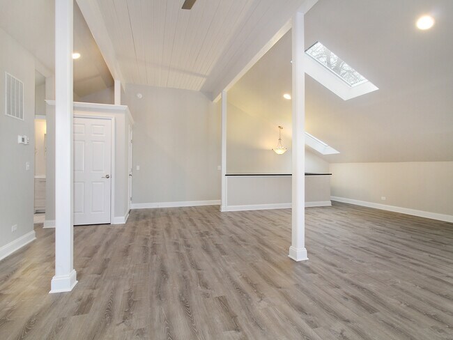 Building Photo - 812 N Sleight St
