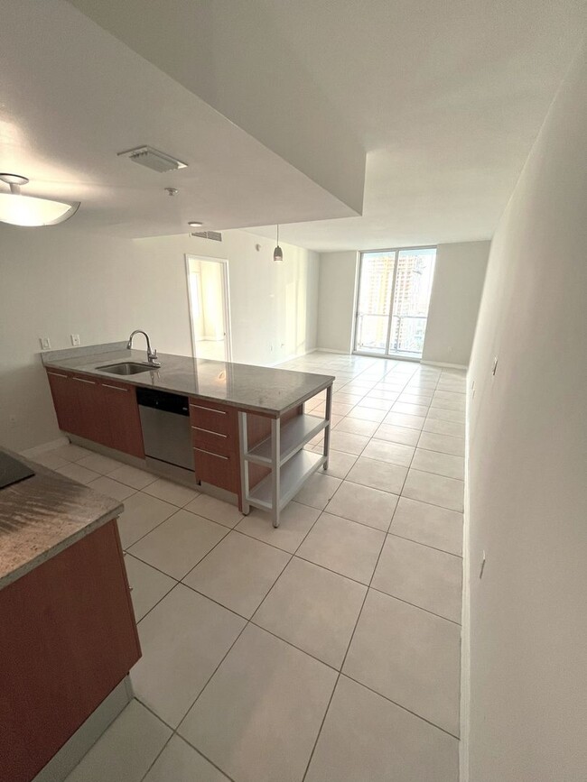 Foto del edificio - 185 SW 7th St