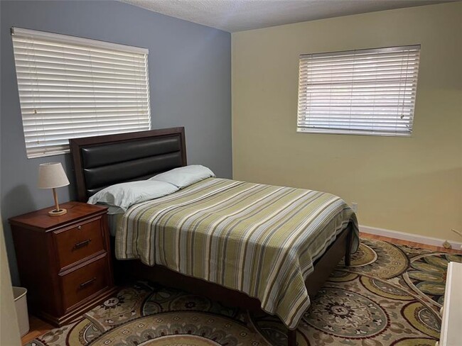 Building Photo - 222 NE 23rd Ave