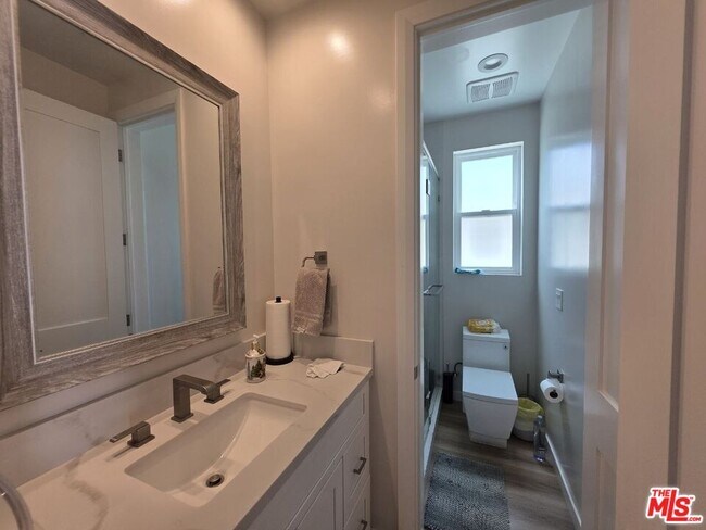 Foto del edificio - 2503 Phelan Ln