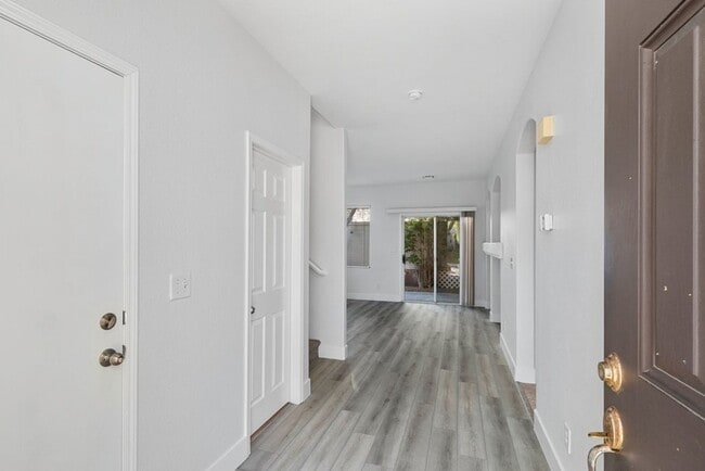 Building Photo - WONDERFUL 3 BEDROOM HOME AT END OF CUL-DE-...