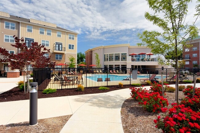 Building Photo - The James