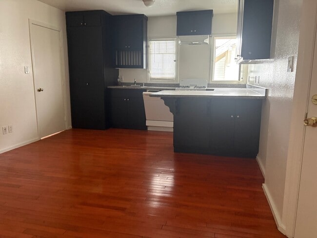 Kitchen - 1529 5th Ave