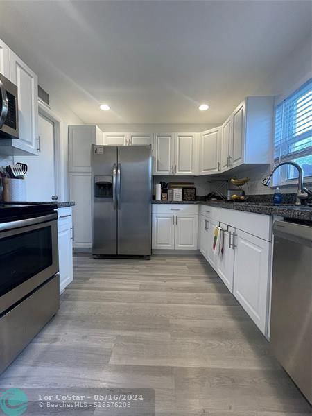 Building Photo - 10717 La Placida Dr