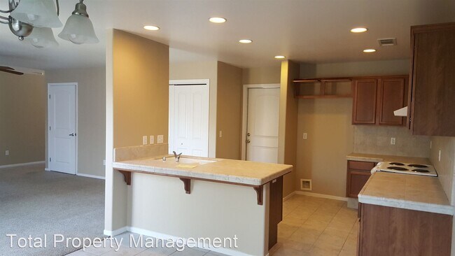 Building Photo - 2 br, 1.5 bath House - 2235 S. Laspina