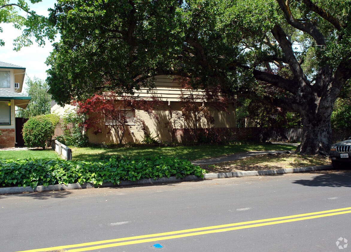 Foto del edificio - 131 Carlton Ave