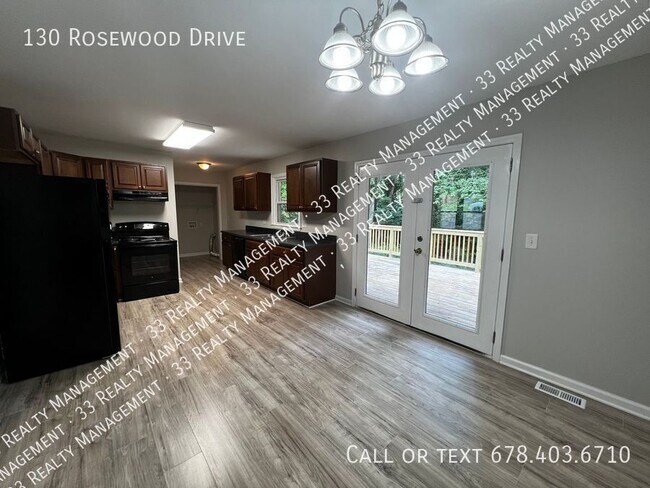 Foto del edificio - 130 Rosewood Dr