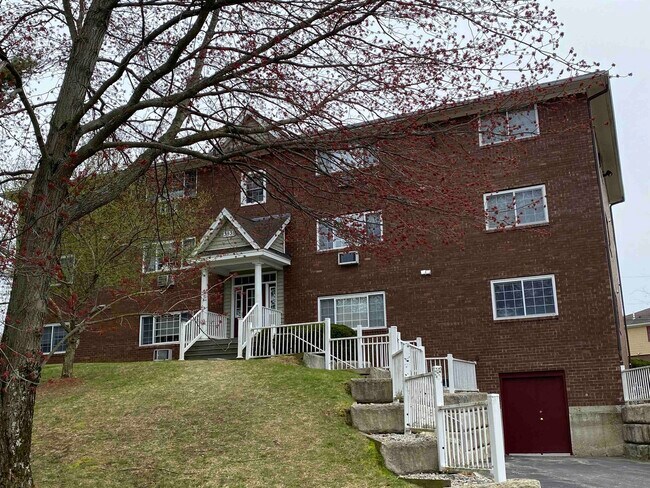 Foto del edificio - 3931 Brown Ave