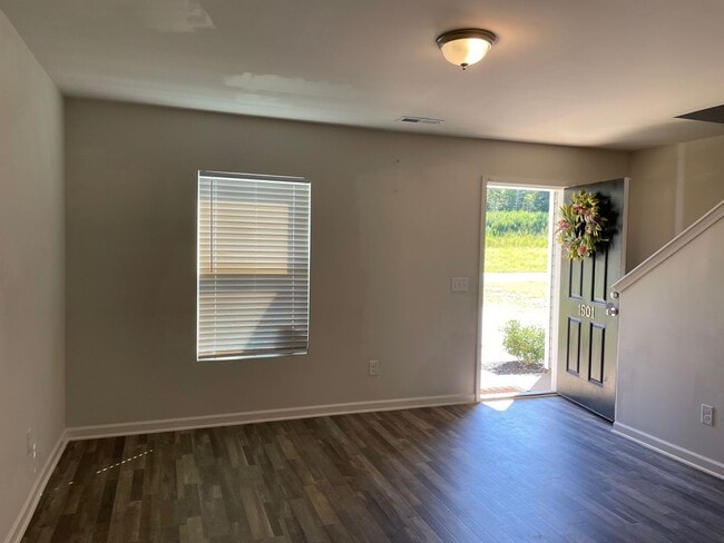 Building Photo - Beautiful 4 bed 3 bath home!