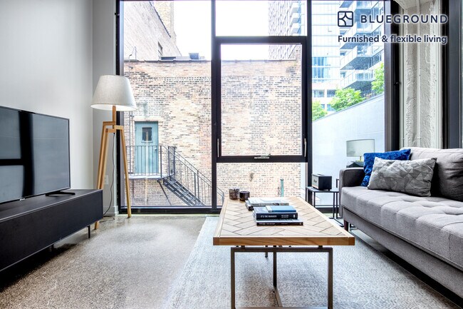 Foto del edificio - 676 North LaSalle Drive-SI FL3-ID321