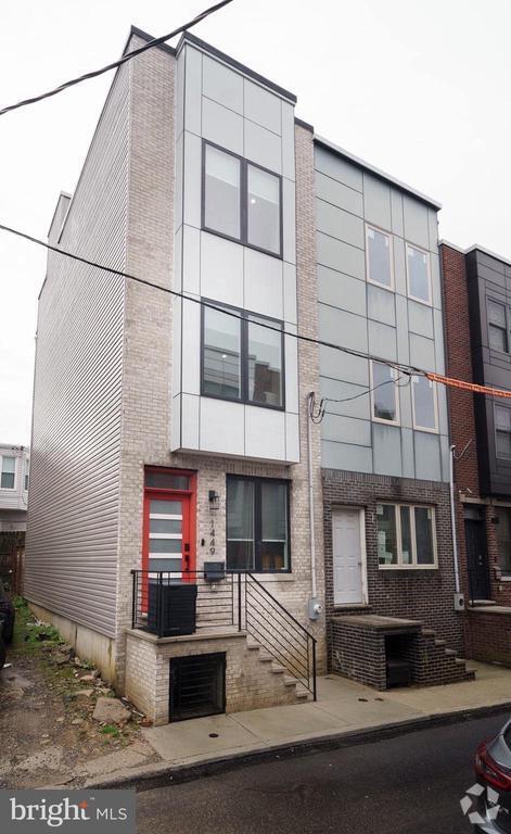 Building Photo - 1449 N Myrtlewood St