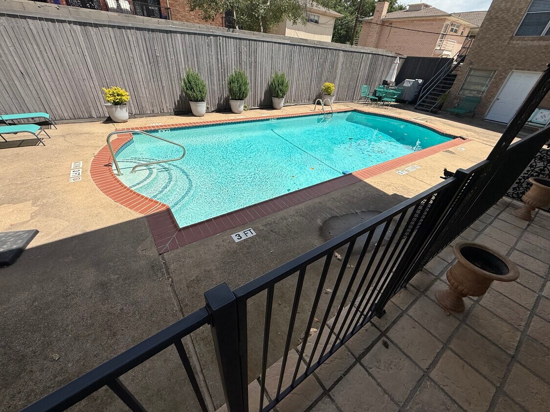 Foto principal - 8602 Baltimore Dr
