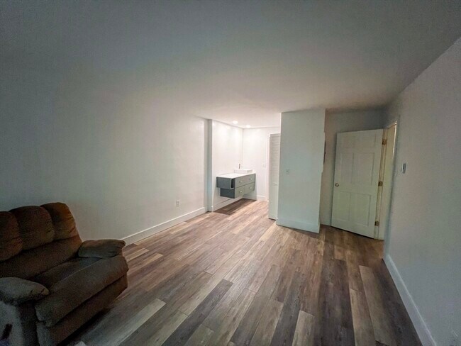 Foto del edificio - 915 Edgell Rd