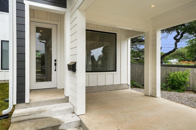 Foto del edificio - 3204 Overcup Oak Dr