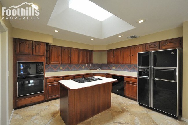 Building Photo - 6563 N Calle Sin Nombre