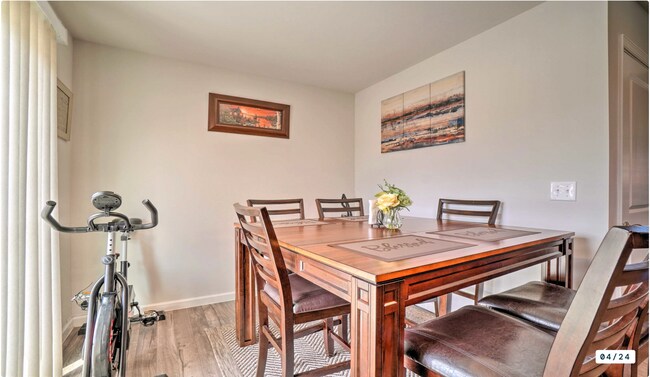 Building Photo - 2020-Built Beautiful 3 Bed 2.5 Bath End-Un...