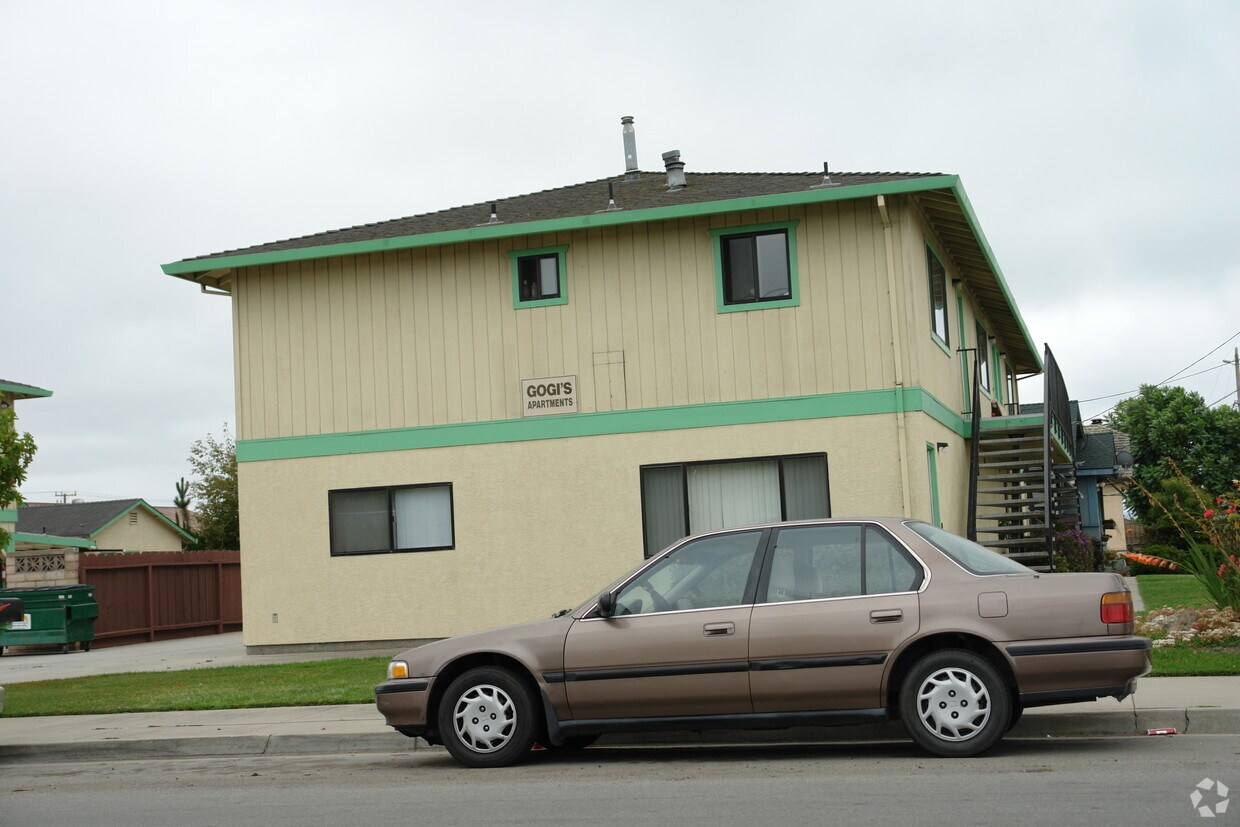 Building Photo - Gogi's Apartments