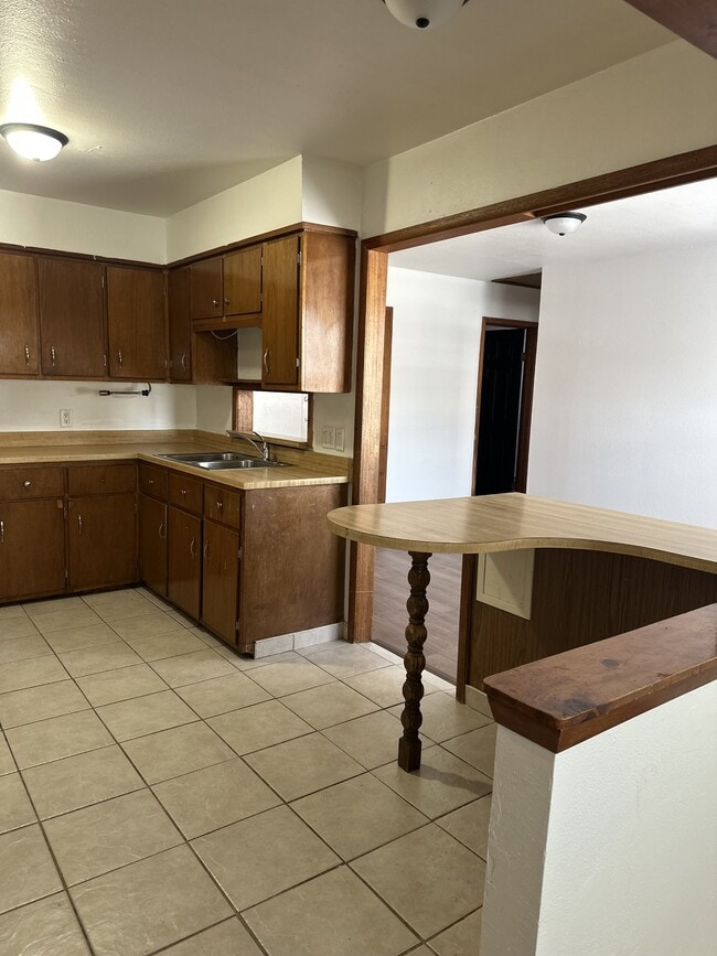 Building Photo - 6419 Gardenview Dr
