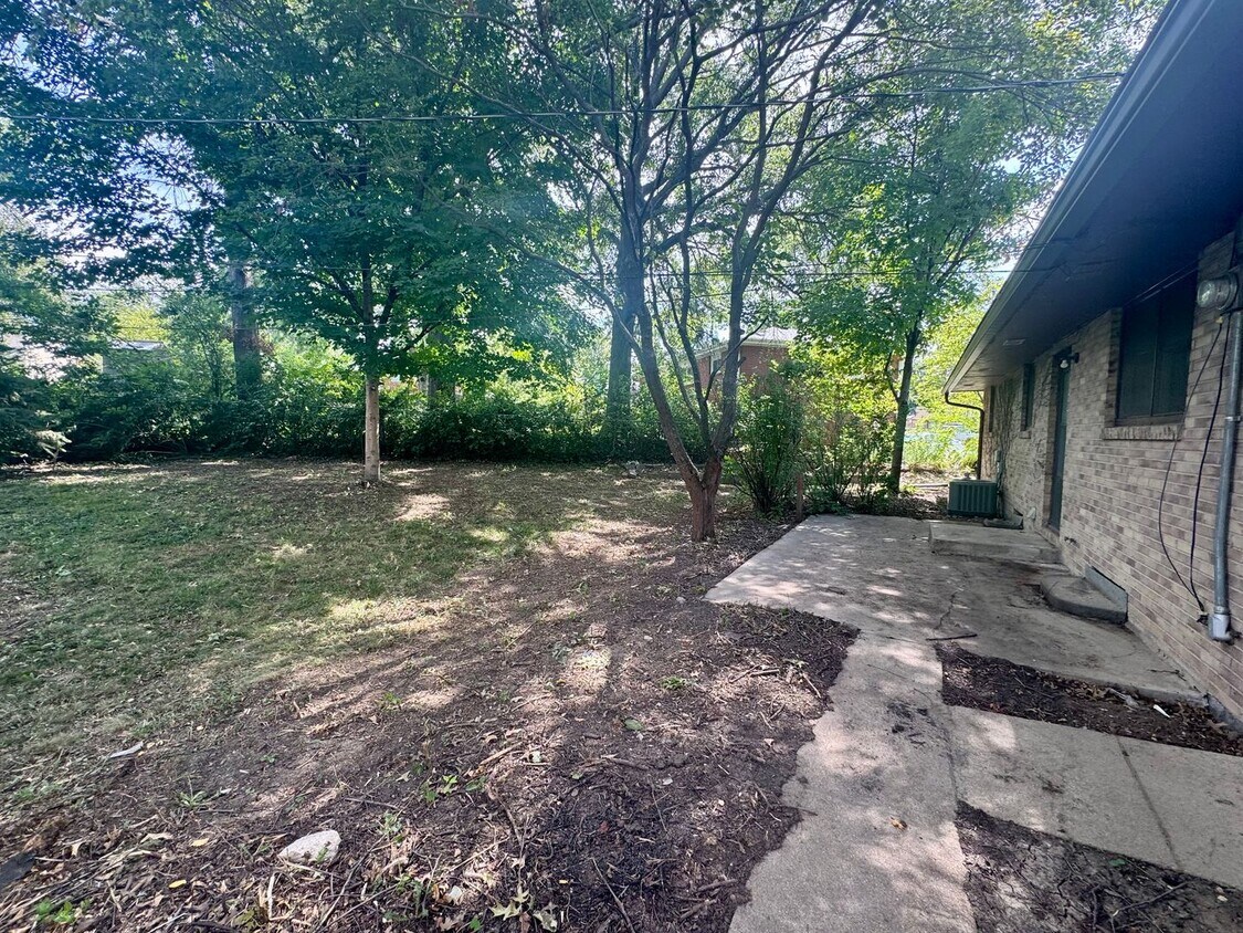 Building Photo - 3 bedroom, 2 bath in NE Lincoln