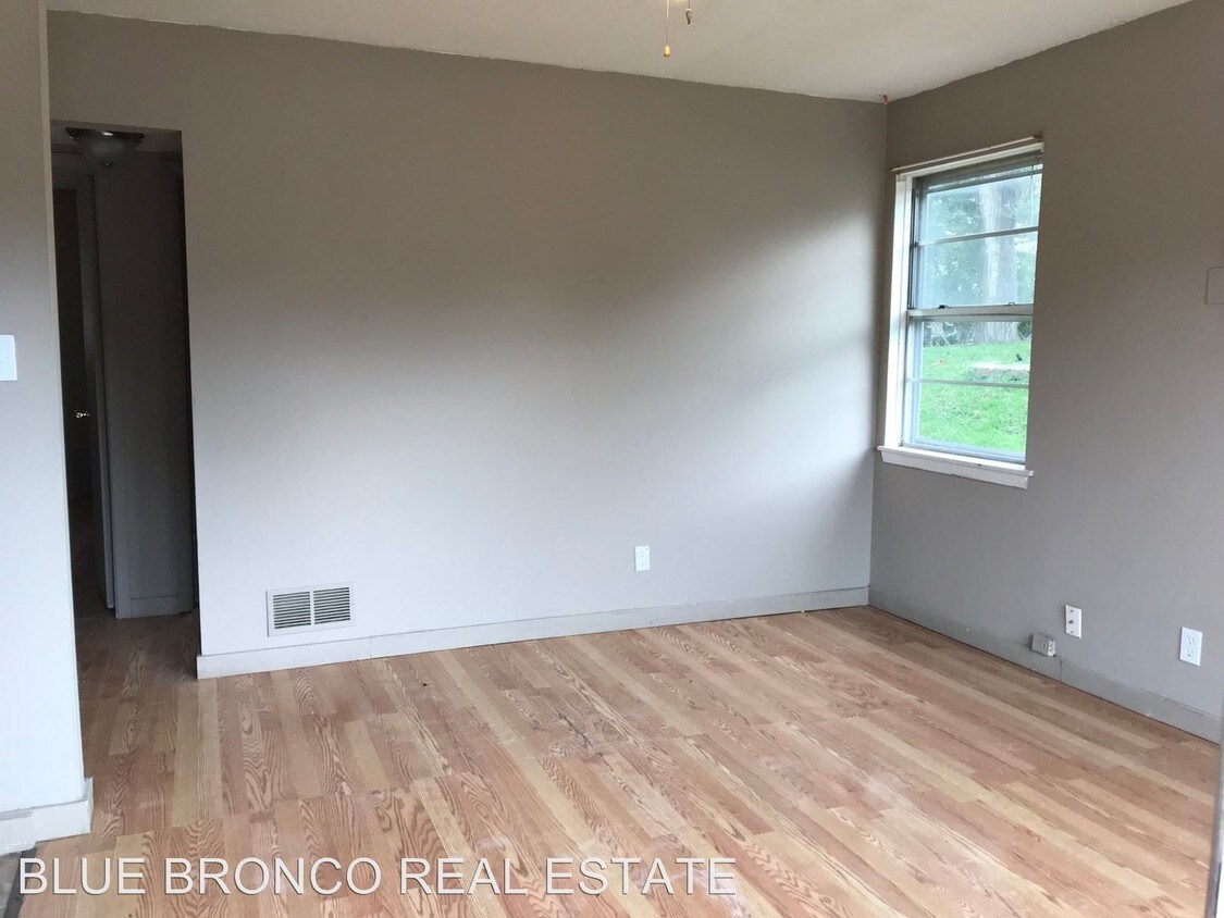 6108 E 155th St, Grandview, MO 64030 Condo for Rent in Grandview, MO