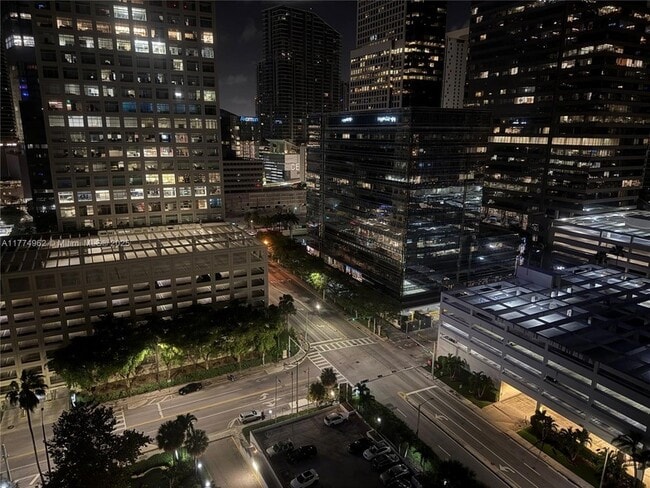 Foto del edificio - 801 Brickell Bay Dr