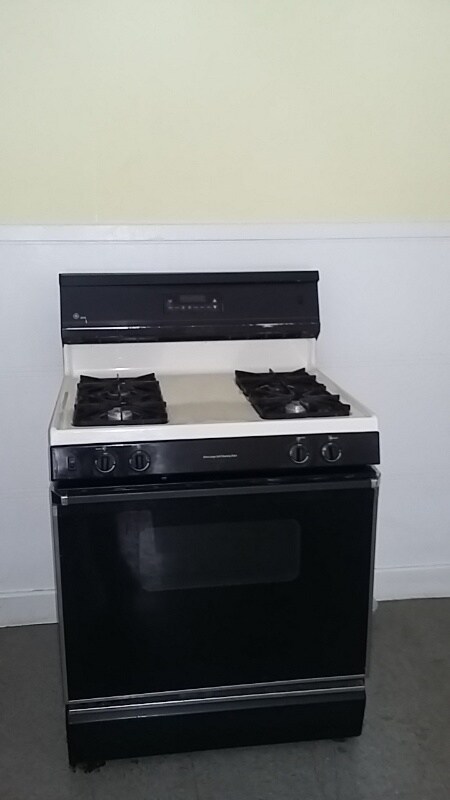 Foto del edificio - 715 W 9th St