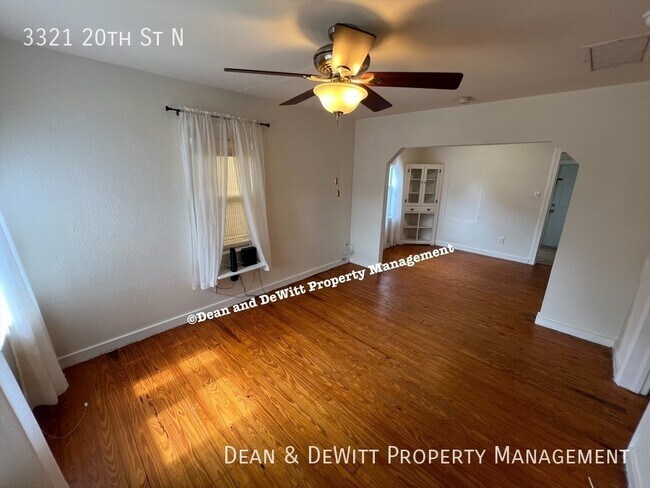 Foto del edificio - 3321 20th St N