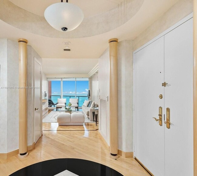 Foto del edificio - 300 South Pointe Dr