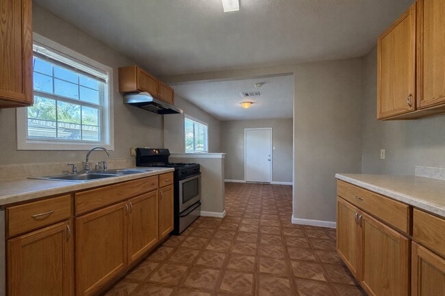 Foto del edificio - 3406 Milbrad St