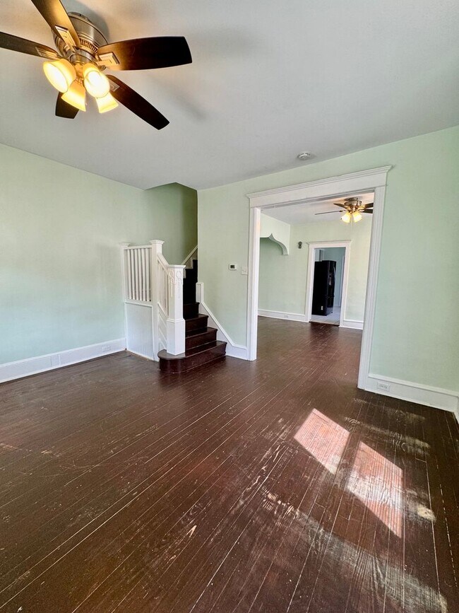 Foto del edificio - Spacious 3-Bedroom Home Near Fern Rock Sta...