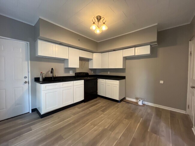 Foto del edificio - Newly renovated 3-bedroom, 2-bath home in Allentown