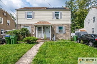 Building Photo - 120 MacArthur Dr