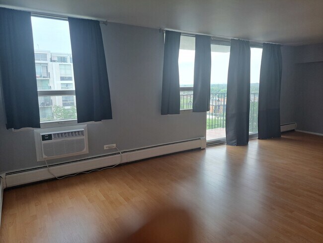 Foto del edificio - 9009 W Golf Rd