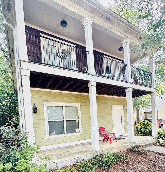 Building Photo - Cute 4 Bedroom Near Downtown for Pre-Lease