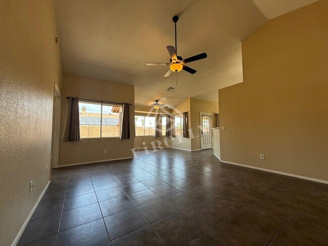 Foto del edificio - 10720 W Wagon Wheel Dr