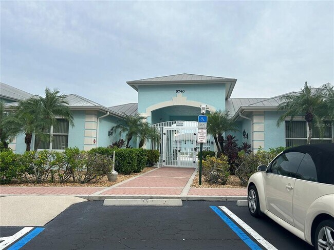 Foto del edificio - 5771 Sabal Trace Dr