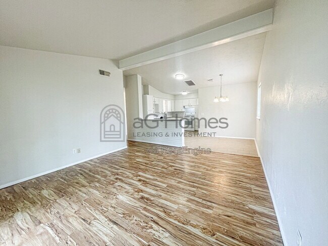 Foto del edificio - 3409 Overland Dr