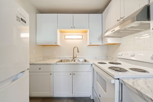 Building Photo - Charming 2?Bedroom Apartment in Buckman Neighborhood