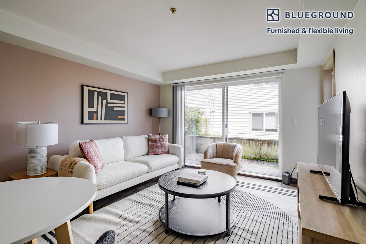 Foto principal - 4750 21st Ave NE