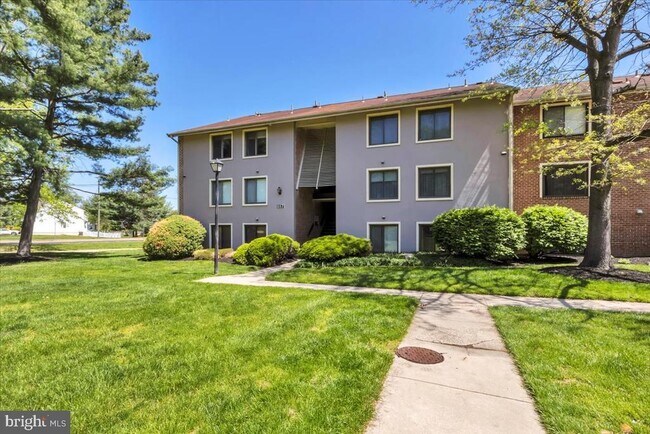 Building Photo - 117 Echelon Rd