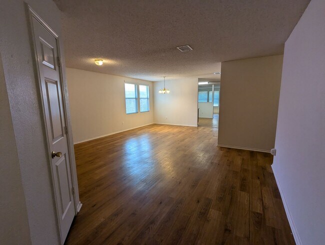 Building Photo - Spacious 4 Bedroom in Mansfield ISD