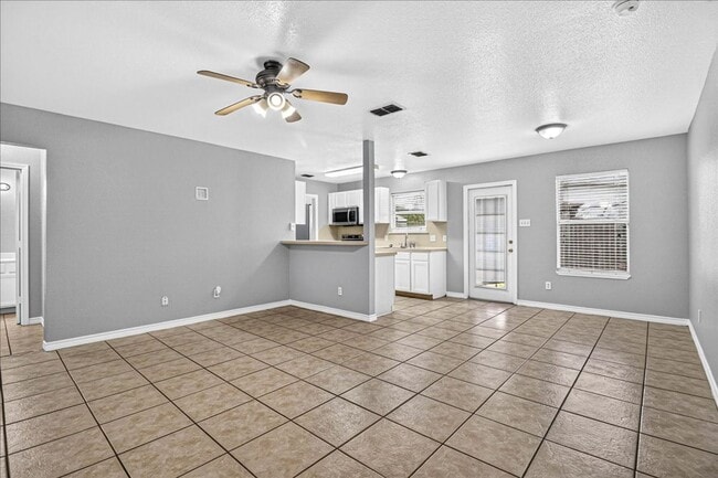 Building Photo - 6810 Blue Skyway Dr
