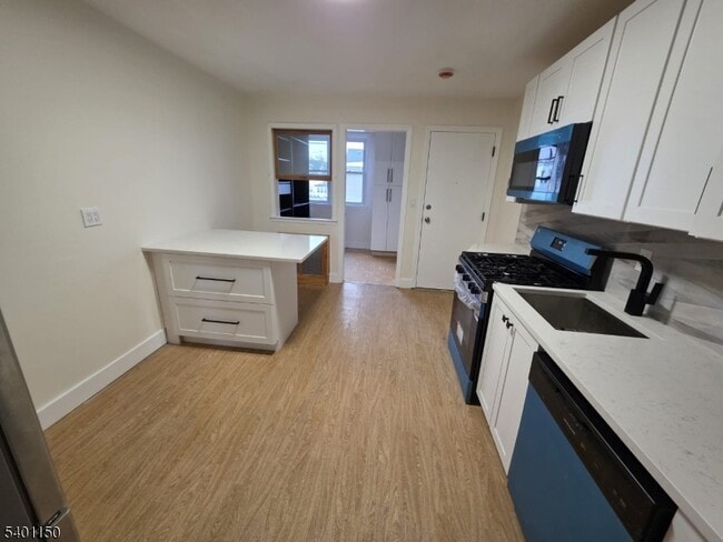 Foto del edificio - 141 Mahar Ave