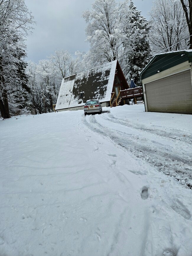 Foto del edificio - 5724 Lake Rd