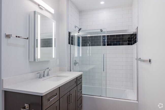 1 habitación, 1 baño - 703 pies cuadrados - Baño - 21 Summer St